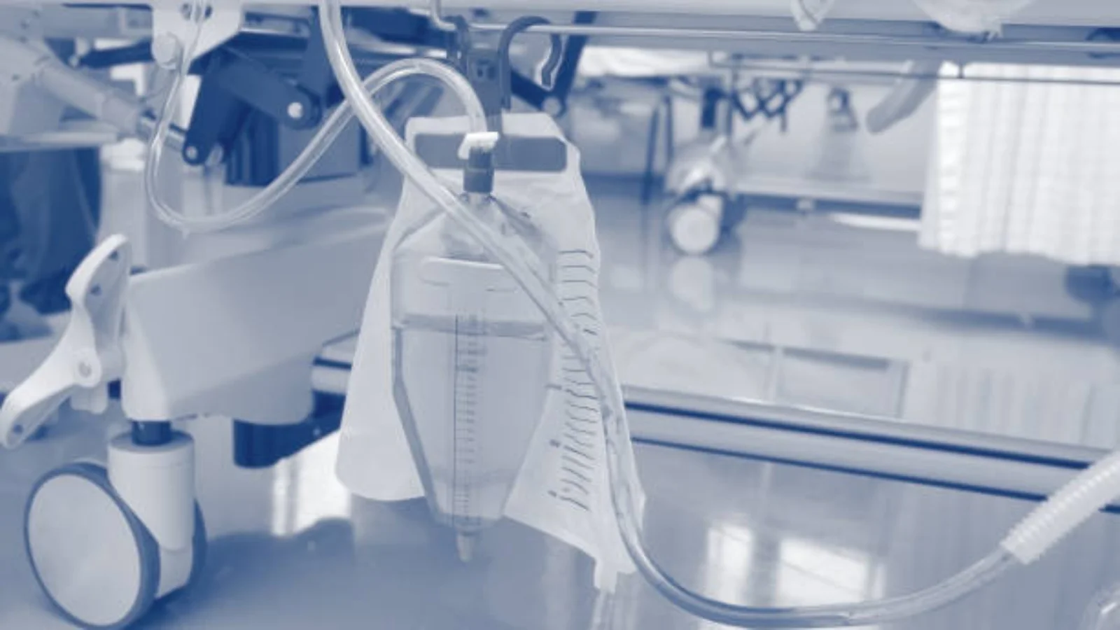 Beyoğlu’nda ev ortamında hastaya steril koşullarda idrar sondası takan sağlık personeli