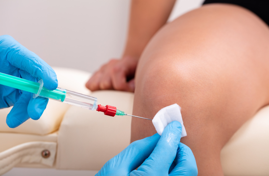 Büyükçekmece’de sağlık personelinin hastaya ev ortamında enjeksiyon uygulaması