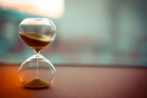 Fatih’te glutatyon tedavisini temsil eden, serum uygulaması ve sağlıklı yaşamı çağrıştıran sakin bir klinik sahnesi.